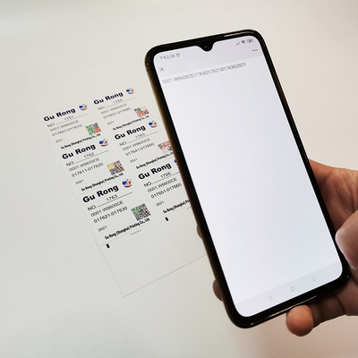 Le label variable brillant de données imprimant BOPP imperméabilisent des autocollants de code de Qr