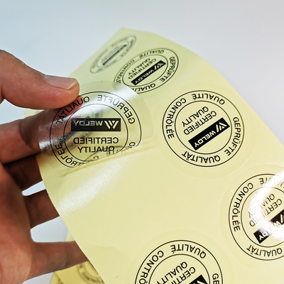 Papier synthétique auto-adhésif du vinyle BOPP d'étiquette adhésive d'autocollants de Flexo de film clair d'ANIMAL FAMILIER