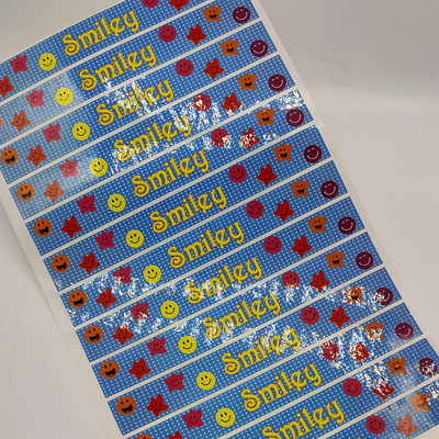 Les autocollants auto-adhésifs compensés de label ont adapté le papier aux besoins du client brillant d'autocollant de vinyle de CMYK