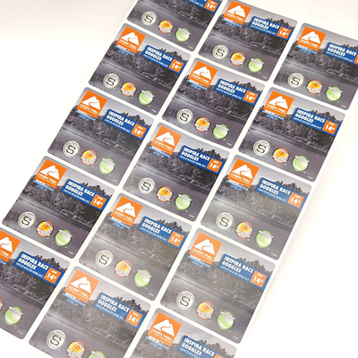 Les bases circulaires de ménage de CMYK marque BOPP le label ovale de papier de détergent de blanchisserie