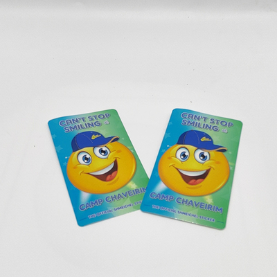 Autocollants imperméables découpés avec des matrices faits sur commande ovales de vinyle de la bande dessinée BOPP CMYK d'autocollants de Pantone