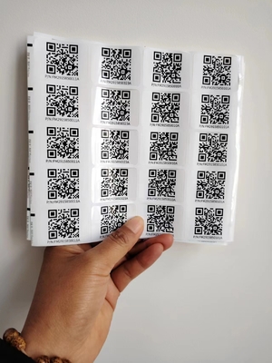 Coupe de baiser Tailles différentes Autocollant Qr intelligent personnalisé Étiquettes autocollants